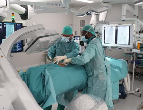 Neurocirurgians de l’HJ23 reconstrueixen vèrtebres d’un pacient amb una tècnica nova d’última generació mínimament agressiva