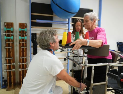Nou bipedestador per a rehabilitació gràcies a la Caminada per l’Ictus del 2024