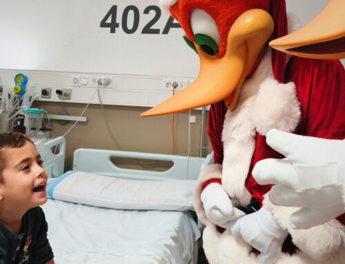 Woody y Winnie llenan de sonrisas las áreas pediátricas del Hospital Joan XXIII