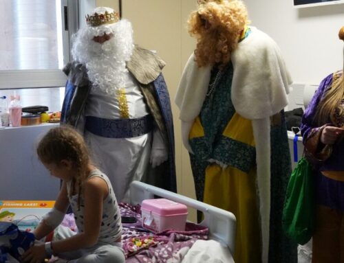 Els Reis Mags d’Orient regalen il·lusió als pacients ingressats a l’Hospital Joan XXIII