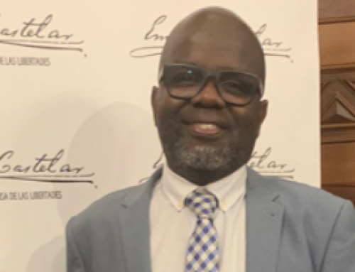 El cirujano Robert Memba recibe el Premio Emilio Castelar en la categoría de Salud