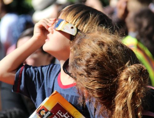 El Servicio de Oftalmología del Hospital Joan XXIII refuerza la labor divulgativa para una observación segura del eclipse